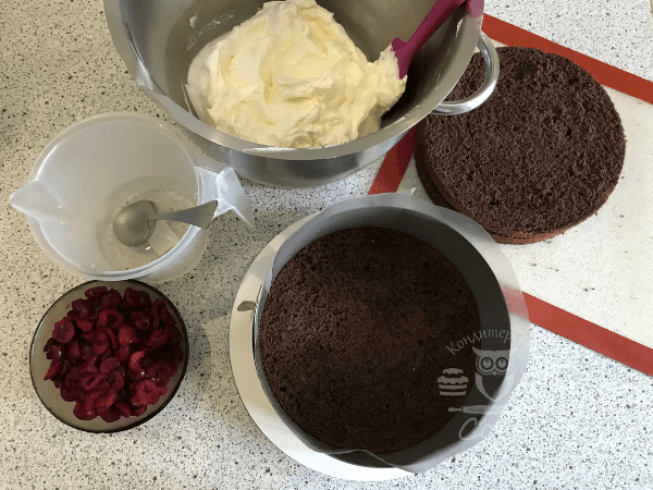 Как собрать торт Шварцвальд - рецепт